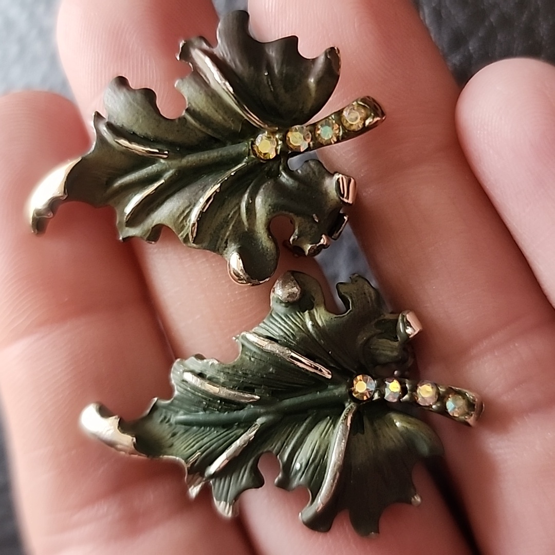 Vtg Bsk Clip On Earrings